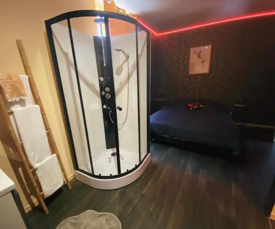 Gueugnon Chambres D'Hote Au Chapeau Claque Cabaret מראה חיצוני תמונה