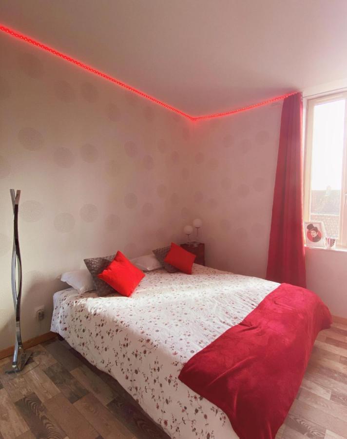 Gueugnon Chambres D'Hote Au Chapeau Claque Cabaret מראה חיצוני תמונה