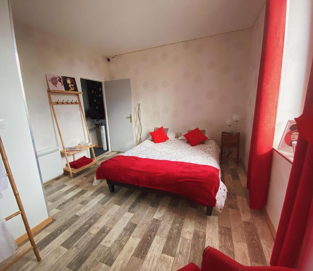 Gueugnon Chambres D'Hote Au Chapeau Claque Cabaret מראה חיצוני תמונה
